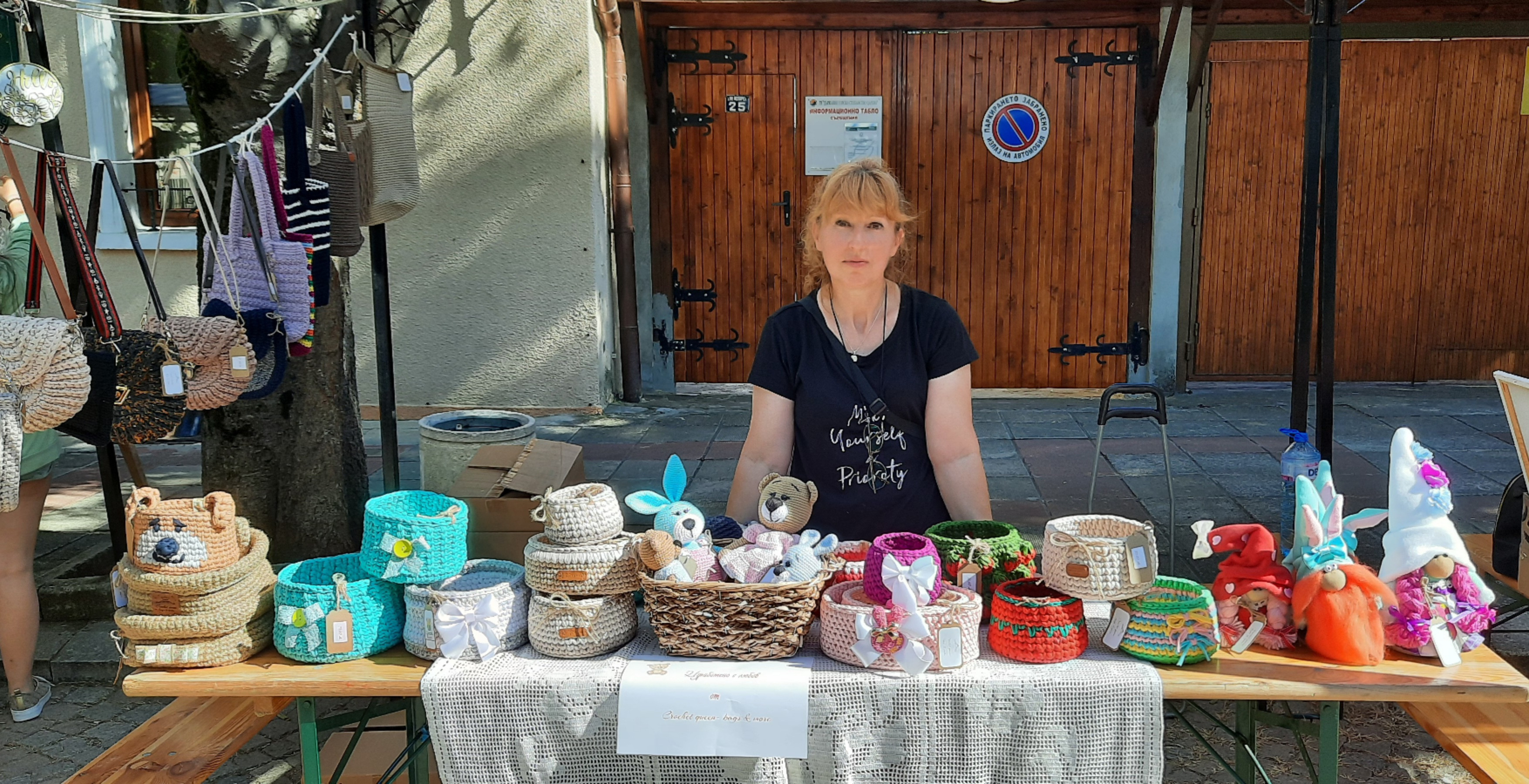 Crochet queen-bags and more