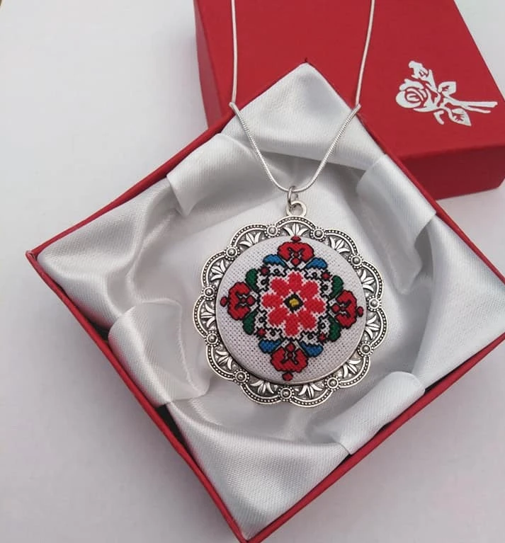 Бижута, мартеници, сувенири и аксесоари