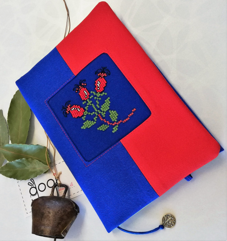 Калъфче за книги с шевица Шипки - Handmasters.bg