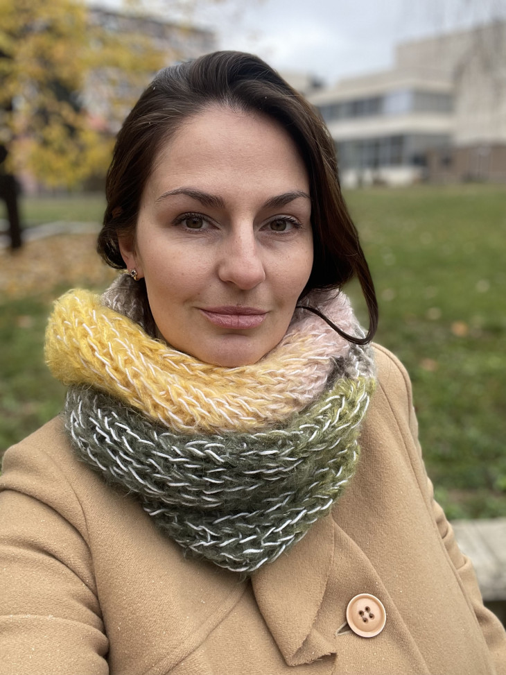 Ефирен, мек и топъл Инфинити шал на две игли - Handmasters.bg