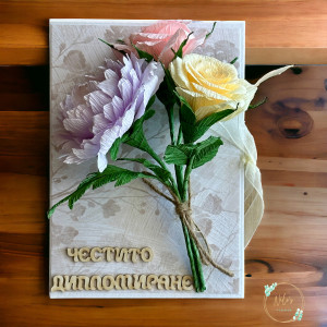 Картичка с ръчно изработени цветя от креп хартия